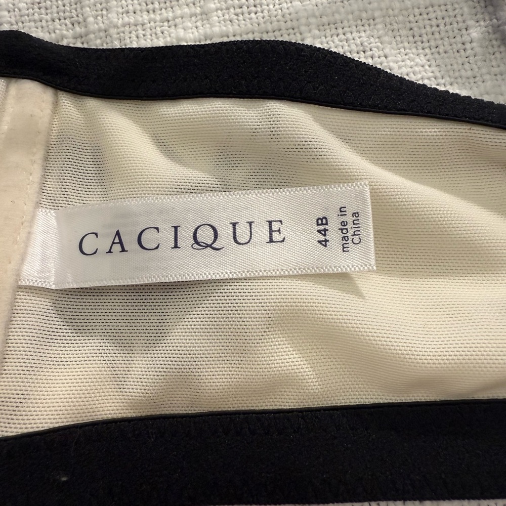 Sexy Cacique Black and Cream Lace Razorback, Front Closure Bra, Size 44b - Picture 3 of 7